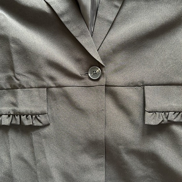 Black Blazer Ruffle Detail - Picture 6 of 8